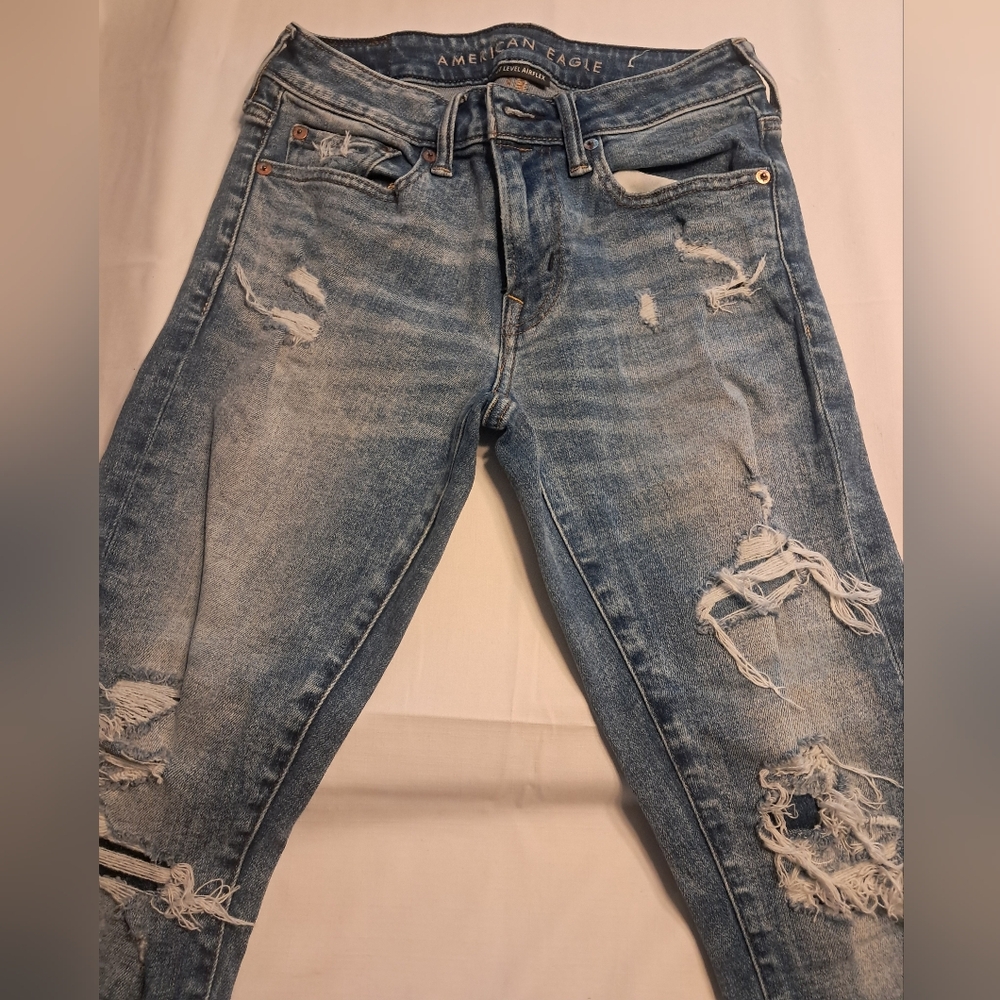 American Eagle Outfitters Medium Wash Jeans 28-30
